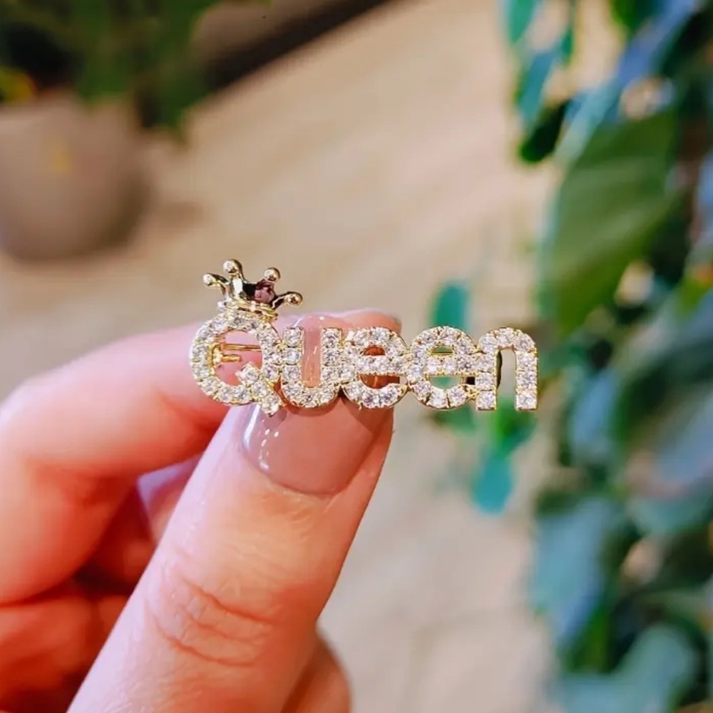NEW!Elegant “Queen” Rhinestone Brooch Pin 👑 B1-53 - Picture 3 of 5